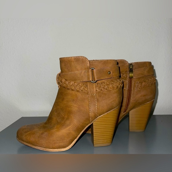 Faux Leather Western Booties - Picture 2 of 4